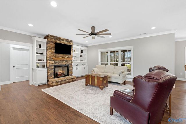 116 Bowery Lane, Albertville, AL 35950