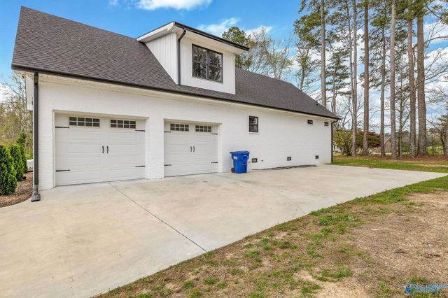 116 Bowery Lane, Albertville, AL 35950