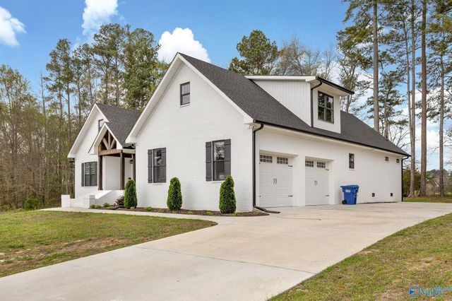 116 Bowery Lane, Albertville, AL 35950