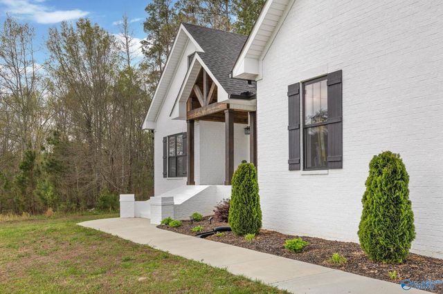 116 Bowery Lane, Albertville, AL 35950