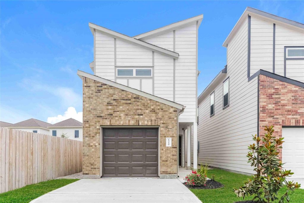 15258 Estrella West, Houston, TX 77073
