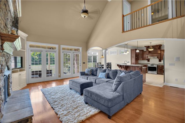 1405 Drakes Creek Rd, Hendersonville, TN 37075