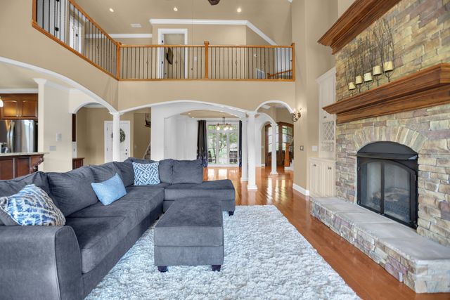 1405 Drakes Creek Rd, Hendersonville, TN 37075