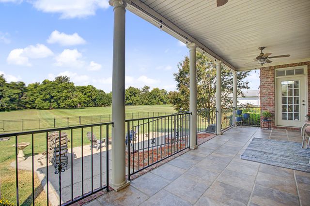 1405 Drakes Creek Rd, Hendersonville, TN 37075
