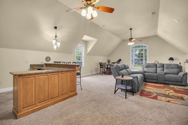 1405 Drakes Creek Rd, Hendersonville, TN 37075