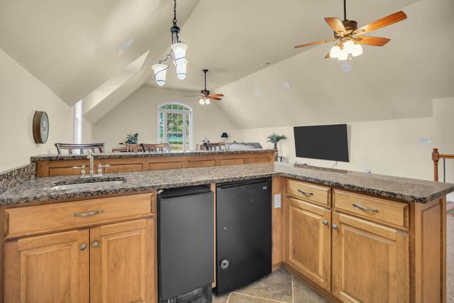 1405 Drakes Creek Rd, Hendersonville, TN 37075