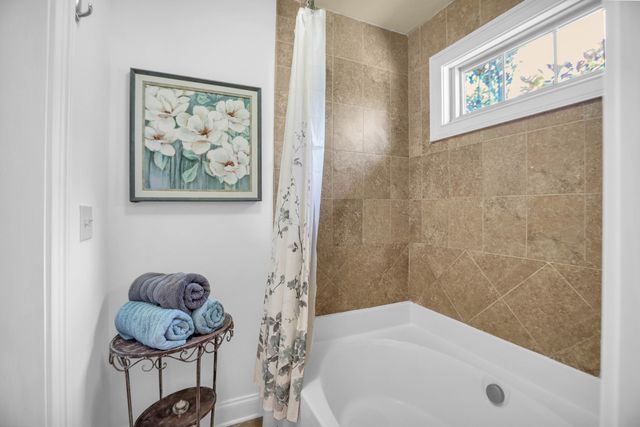 1405 Drakes Creek Rd, Hendersonville, TN 37075