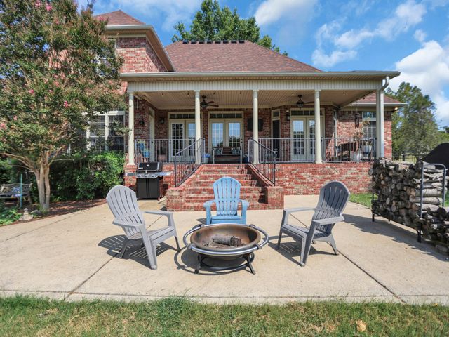 1405 Drakes Creek Rd, Hendersonville, TN 37075