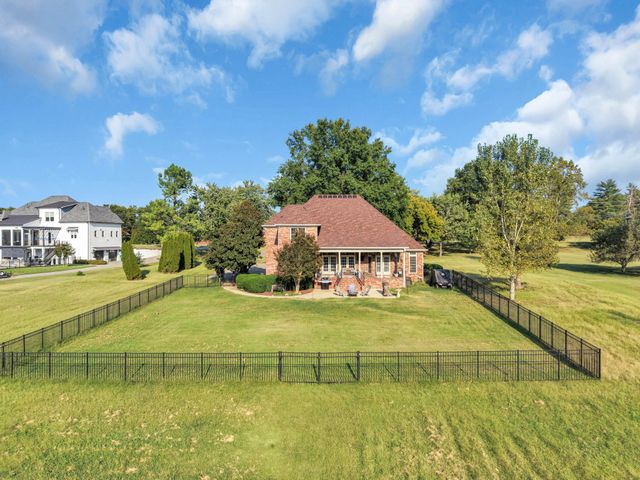 1405 Drakes Creek Rd, Hendersonville, TN 37075