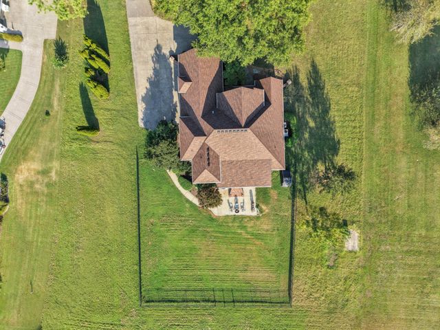 1405 Drakes Creek Rd, Hendersonville, TN 37075