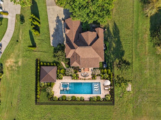 1405 Drakes Creek Rd, Hendersonville, TN 37075
