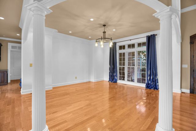 1405 Drakes Creek Rd, Hendersonville, TN 37075