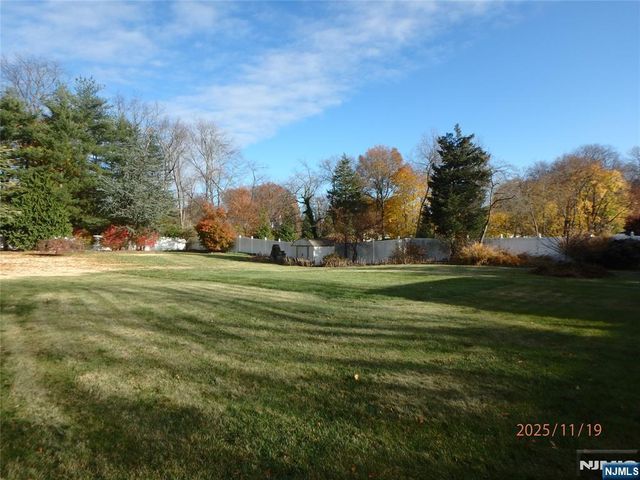 31 Leonard Drive, Old Tappan, NJ 07675