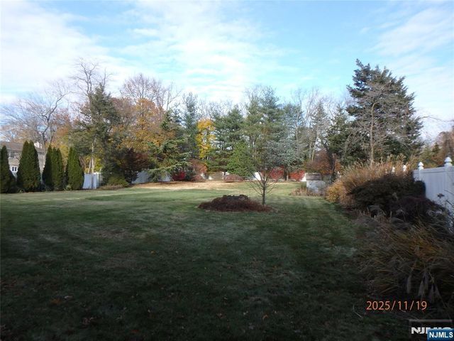 31 Leonard Drive, Old Tappan, NJ 07675