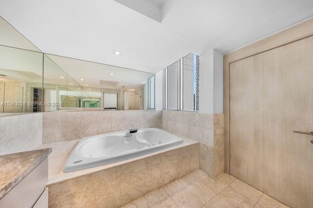 1331 Brickell Bay Dr 1602, Miami, FL 33131