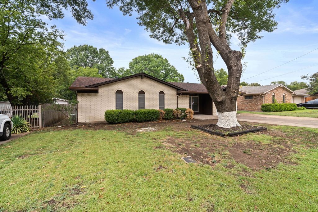 103 N Summit Street, Red Oak, TX 75154