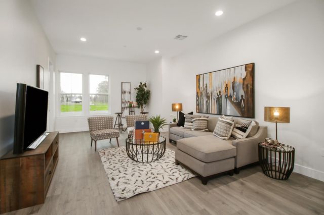 3836 Gray Pine Pl, West Sacramento, CA 95691