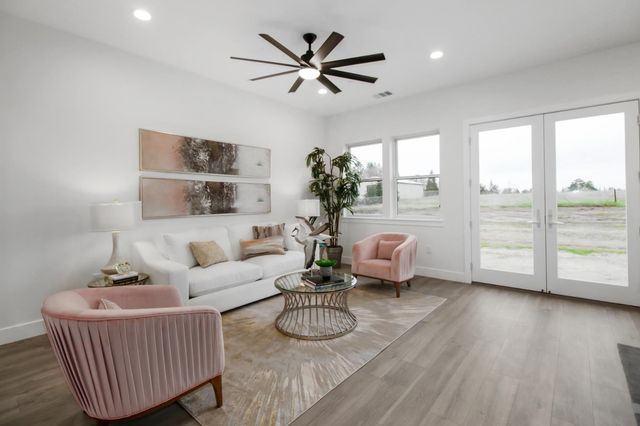3836 Gray Pine Pl, West Sacramento, CA 95691