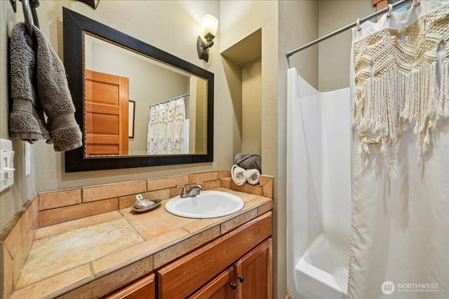 10507 Pioneer Drive, Anderson Island, WA 98303