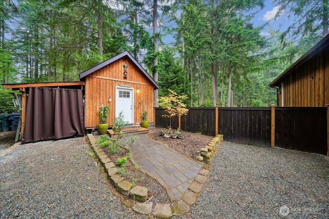 10507 Pioneer Drive, Anderson Island, WA 98303