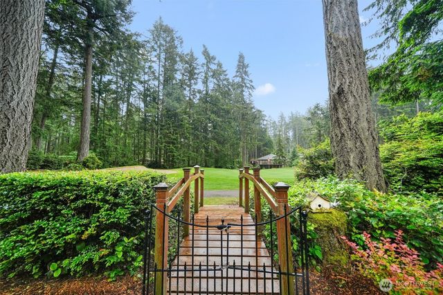 10507 Pioneer Drive, Anderson Island, WA 98303