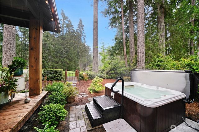 10507 Pioneer Drive, Anderson Island, WA 98303