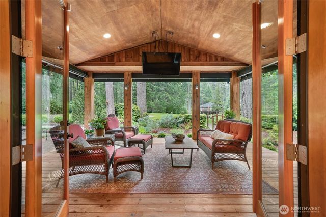10507 Pioneer Drive, Anderson Island, WA 98303