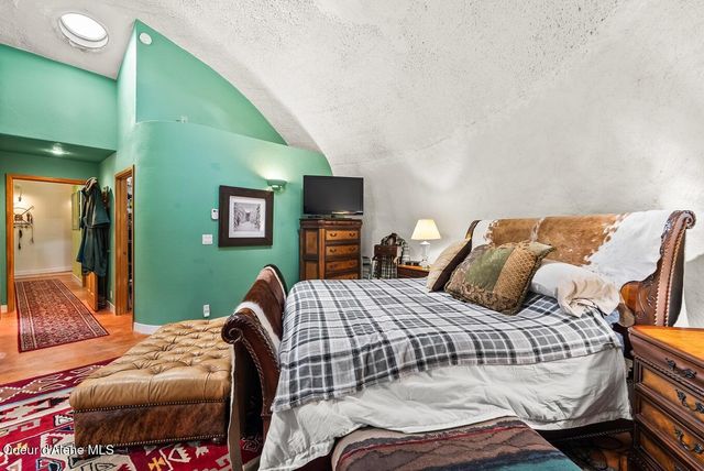 123 E Mountain View RD, Clark Fork, ID 83811