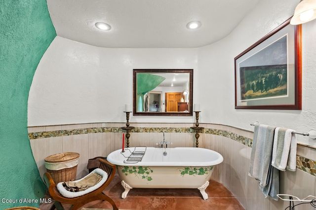 123 E Mountain View RD, Clark Fork, ID 83811