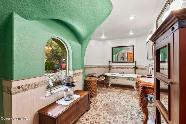 123 E Mountain View RD, Clark Fork, ID 83811