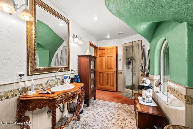 123 E Mountain View RD, Clark Fork, ID 83811