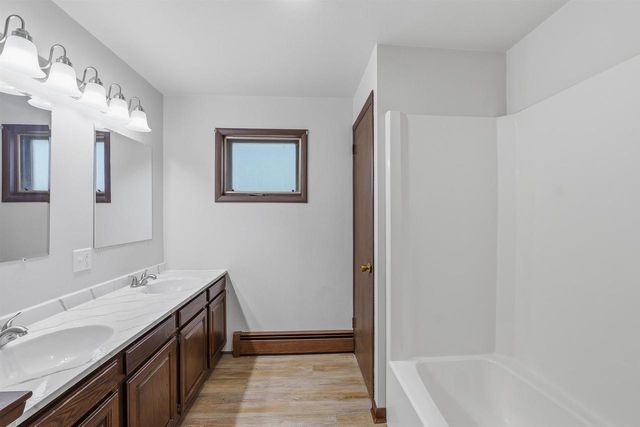 370 N Main Street, Juneau, WI 53039