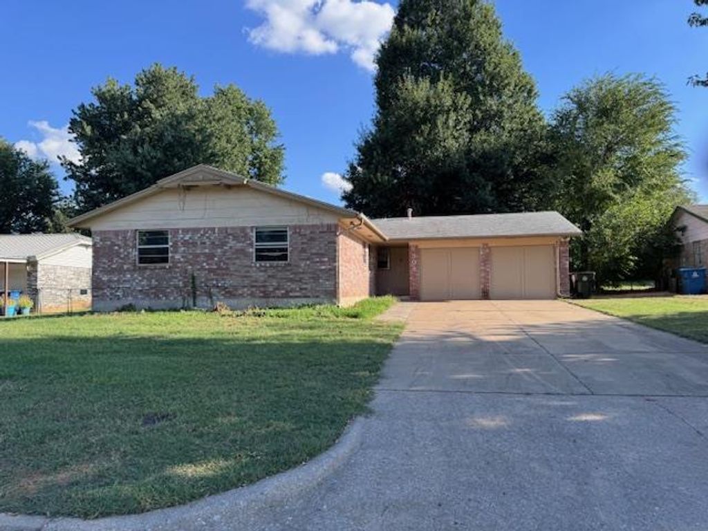 304 W Campbell Drive, Midwest City, OK 73110