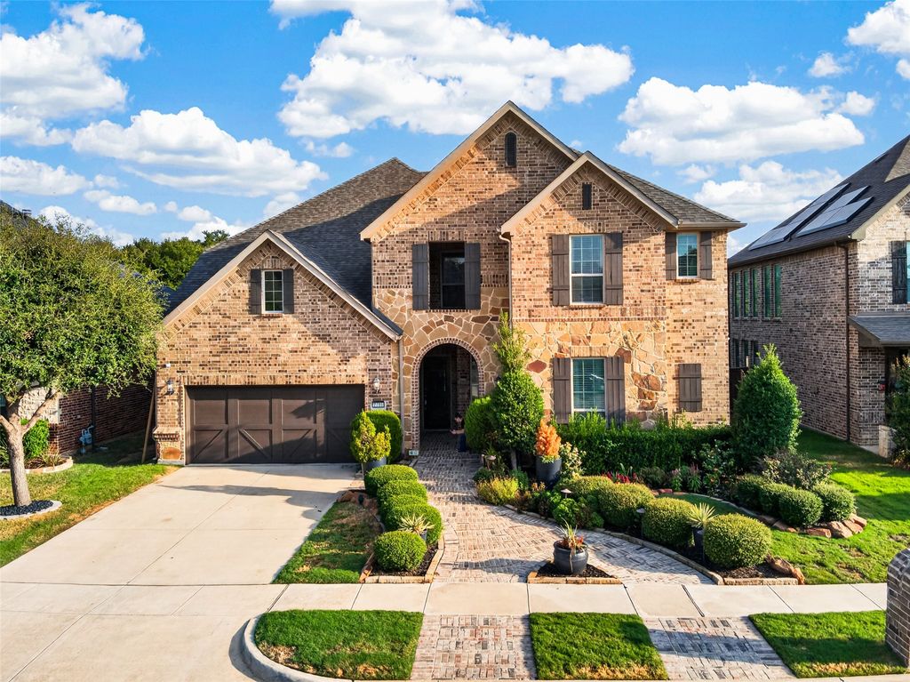 2705 Sky Ridge Road, Arlington, TX 76001