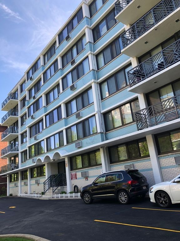 5817 N KENMORE Avenue 306, Chicago, IL 60660