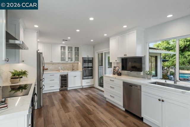 3104 Kirby Ln, Walnut Creek, CA 94598