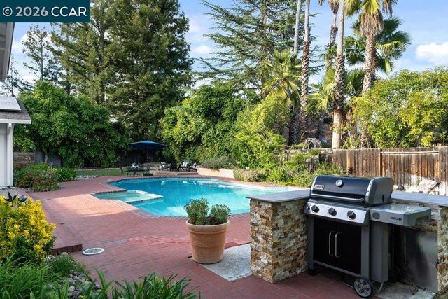 3104 Kirby Ln, Walnut Creek, CA 94598