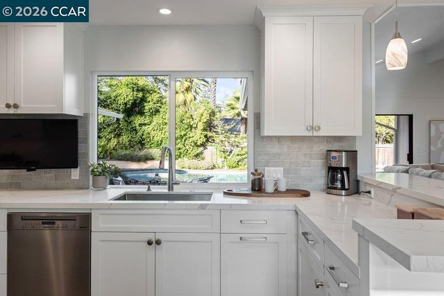 3104 Kirby Ln, Walnut Creek, CA 94598