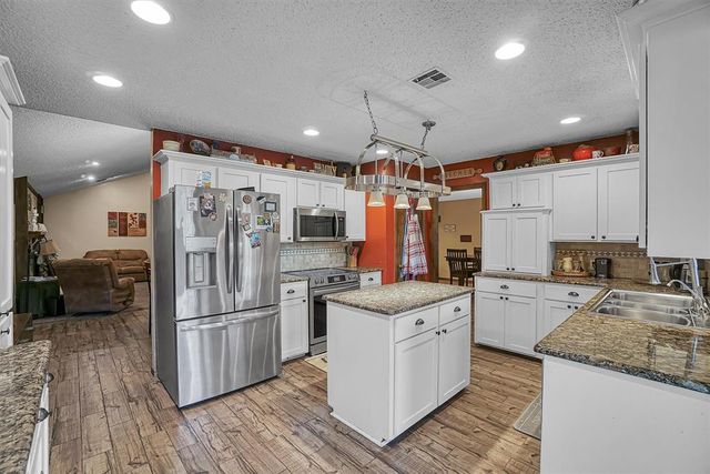 816 Rosehaven Drive, Altus, OK 73521