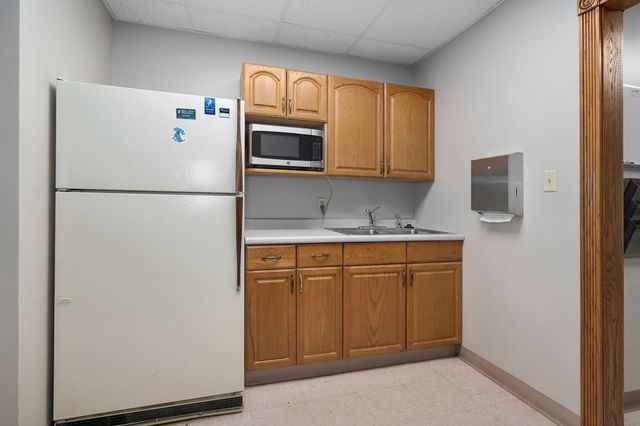 1637 W College Street, Springfield, MO 65806