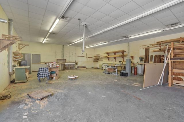1637 W College Street, Springfield, MO 65806