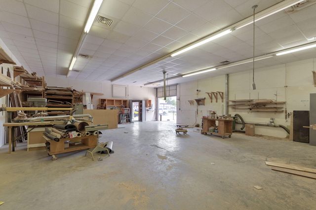 1637 W College Street, Springfield, MO 65806