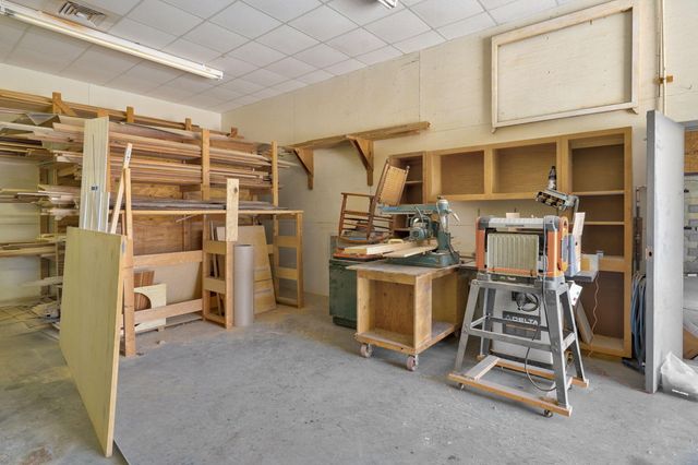 1637 W College Street, Springfield, MO 65806