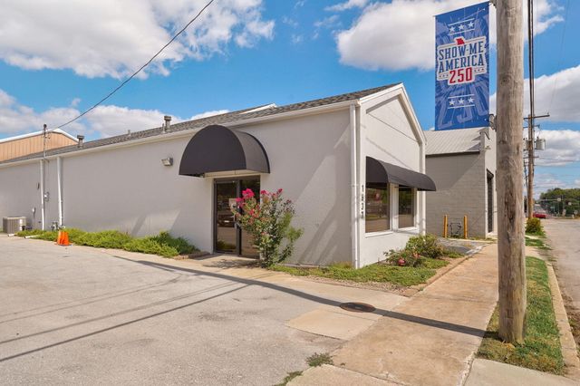 1637 W College Street, Springfield, MO 65806