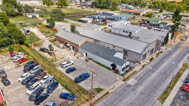 1637 W College Street, Springfield, MO 65806