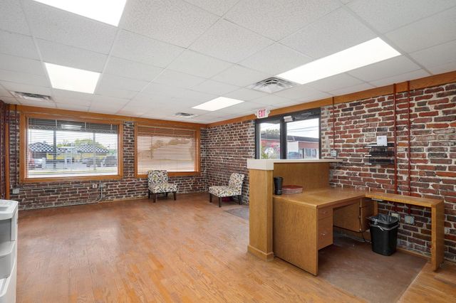 1637 W College Street, Springfield, MO 65806