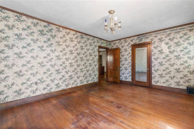 524 Cypress Avenue, Kansas City, MO 64124
