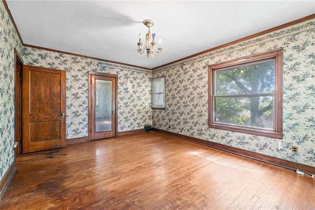 524 Cypress Avenue, Kansas City, MO 64124