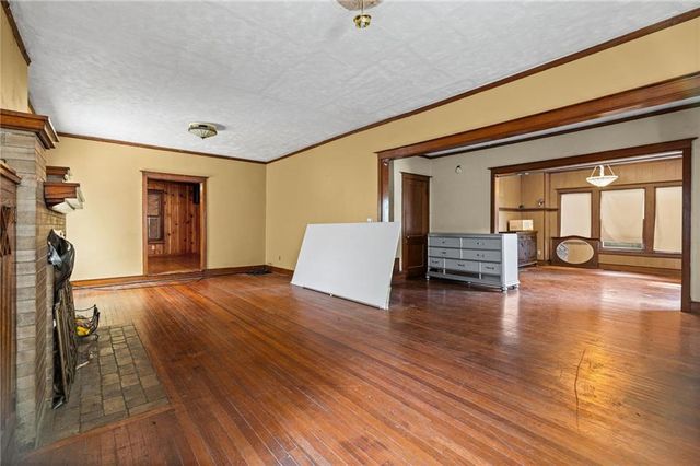 524 Cypress Avenue, Kansas City, MO 64124