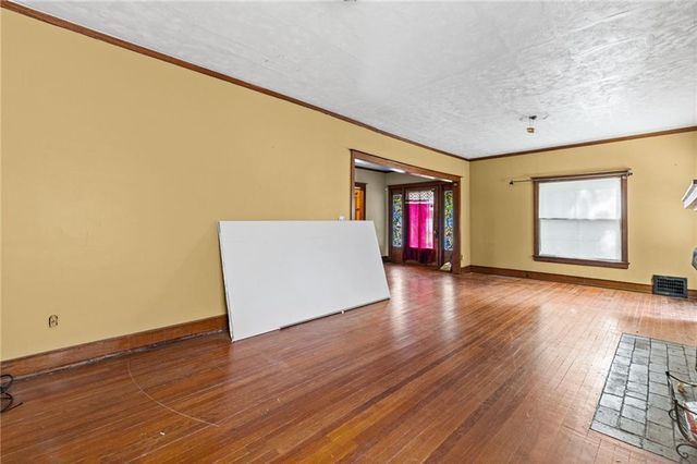 524 Cypress Avenue, Kansas City, MO 64124